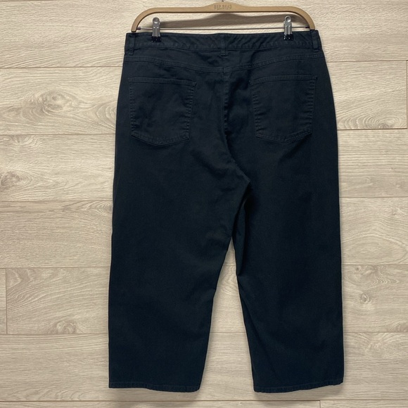 Liz Claiborne Black Capri Pant - Picture 2 of 11